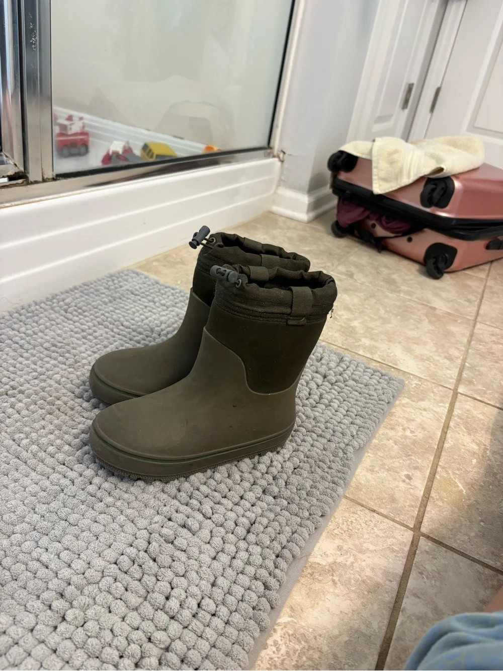 Cat & Jack Kids Olive Green Waterproof Winter Boots
